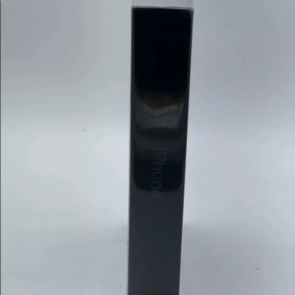 iPhone 12 - Picture 1 of 5